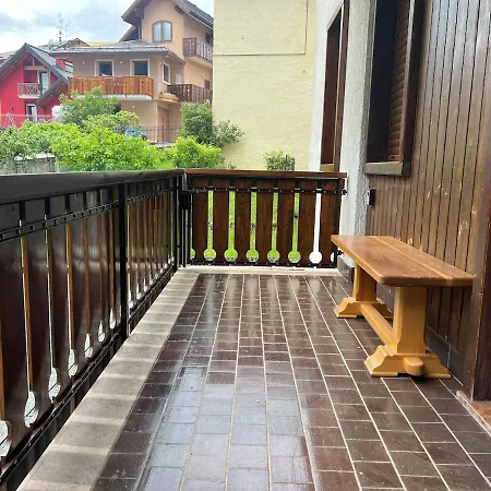 Ai Cinque Pini - In Centro Con Terrazzo, Giardino E Garage Ασιάγκο