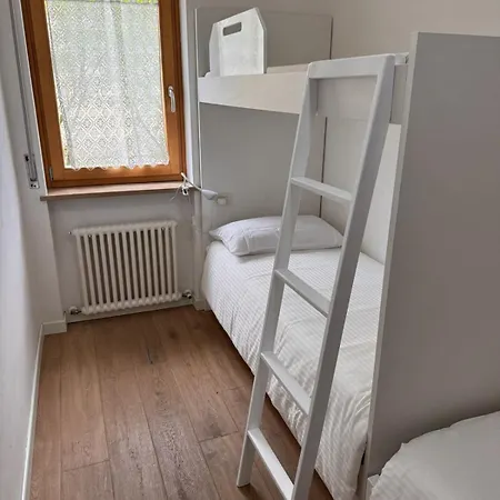 Ai Cinque Pini - In Centro Con Terrazzo, Giardino E Garage Ασιάγκο