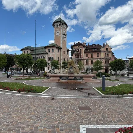 Ai Cinque Pini - In Centro Con Terrazzo, Giardino E Garage Апартаменты