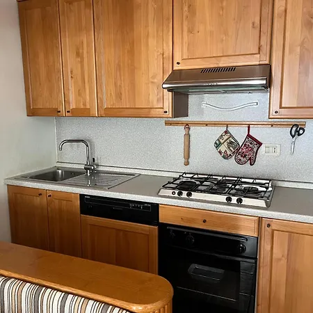 Ai Cinque Pini - In Centro Con Terrazzo, Giardino E Garage Апартаменты